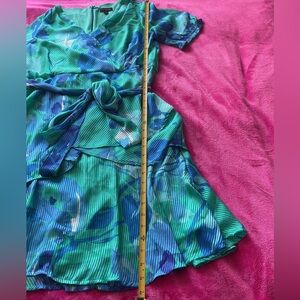 Tahari Ladies Dress See Description